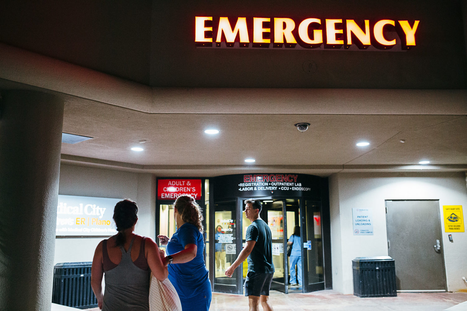 mother and father walking into emergency room while mother is in labor
